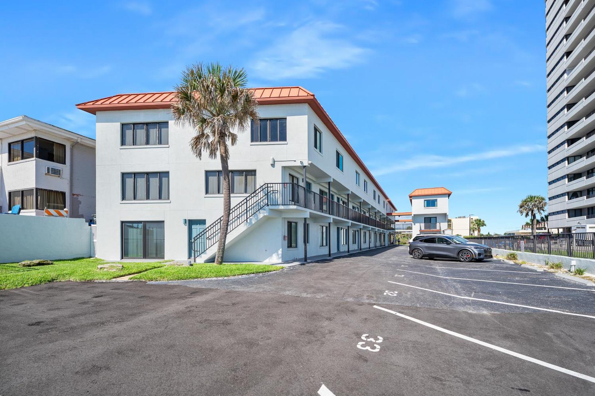 Oceanfront Daytona With Views!